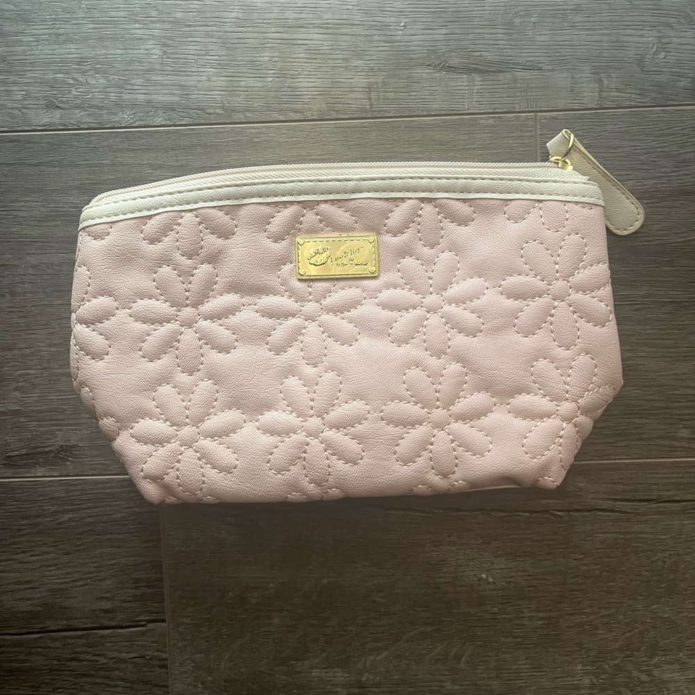light pink Betsey Johnson flowered Clutch/Makeup Bag 🩷